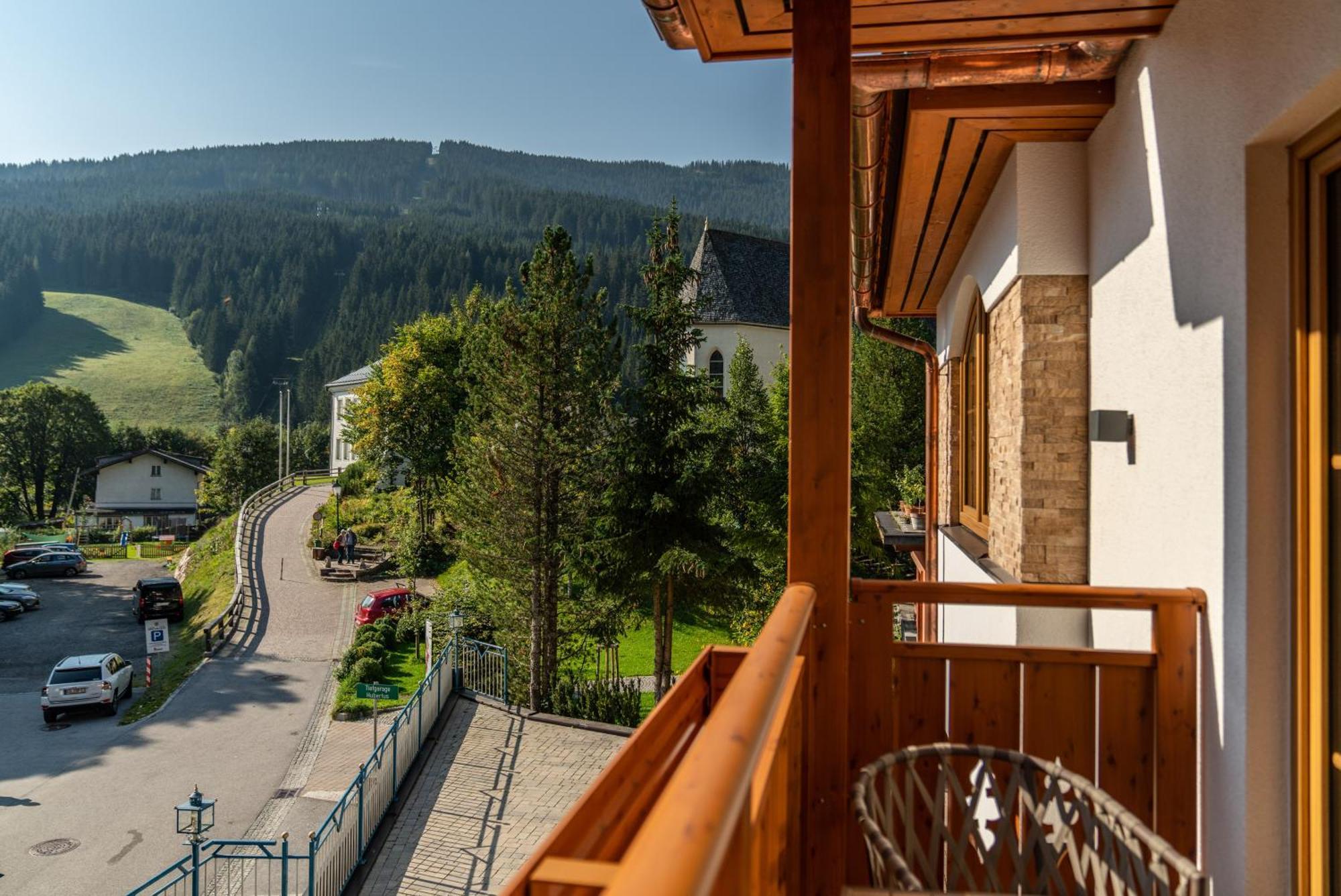 Hotel Am Sonnenhuegel Filzmoos Exterior photo